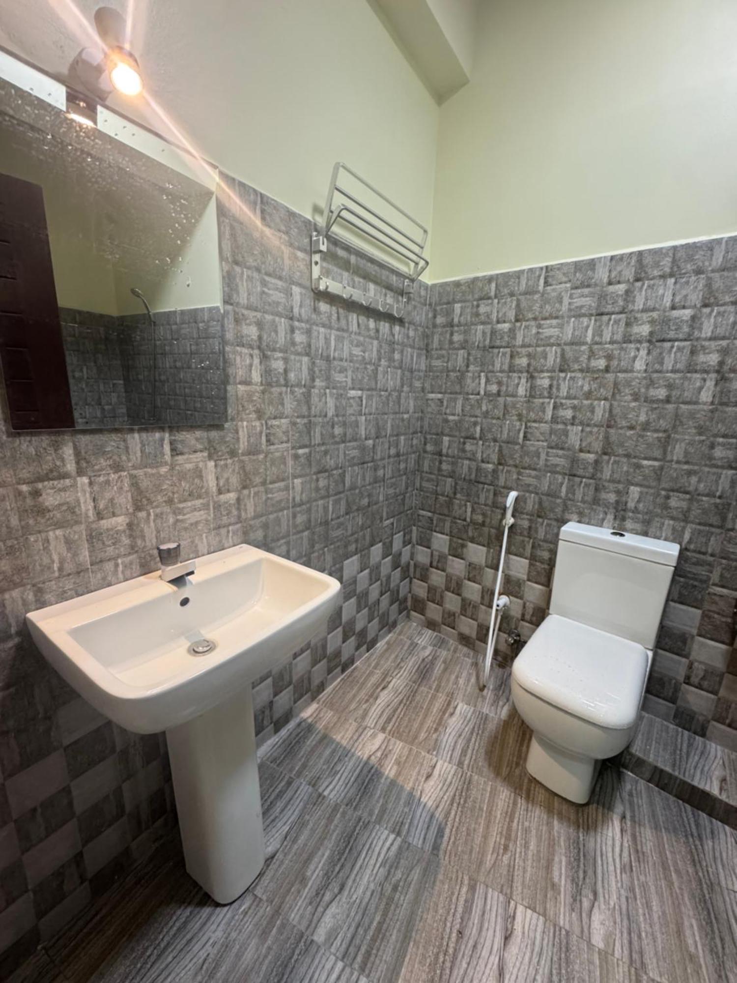 Metro City Hotel Коломбо Экстерьер фото